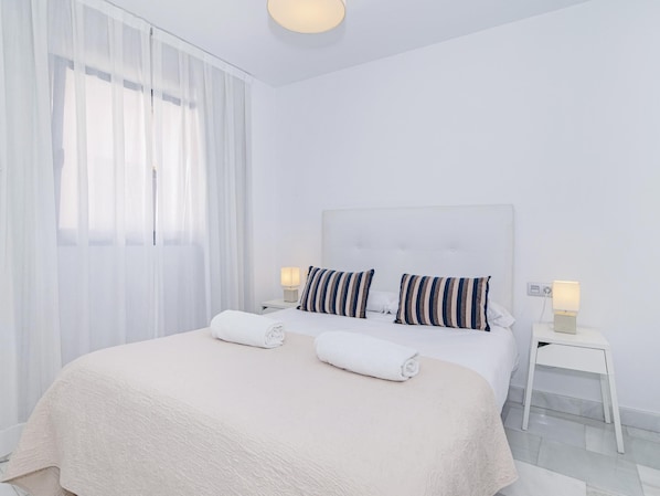 2 habitaciones, tabla de planchar con plancha, internet y ropa de cama 