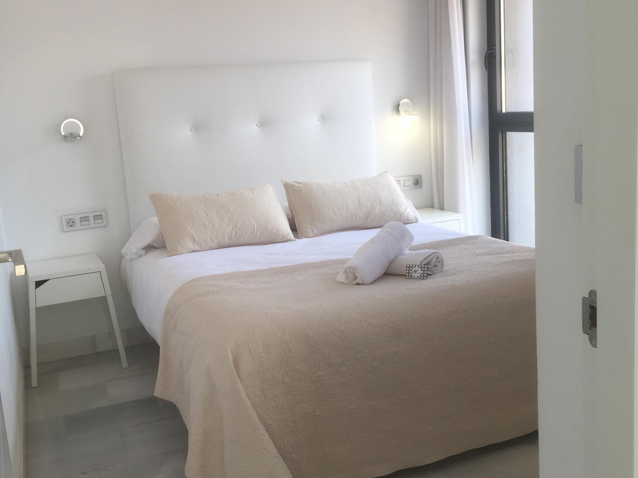 1 chambre, fer et planche à repasser, Internet, draps fournis