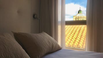 1 quarto, ferros/tábuas de passar roupa