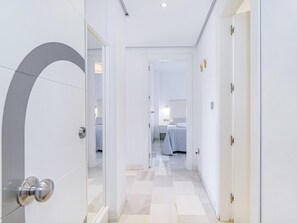 1 slaapkamer, een strijkplank/strijkijzer, internet, beddengoed