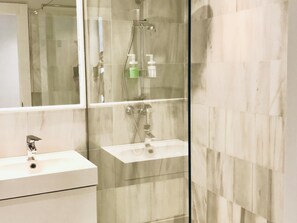 Shower, hair dryer, towels