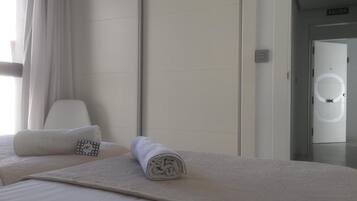 1 slaapkamer, een strijkplank/strijkijzer, snel internet, beddengoed