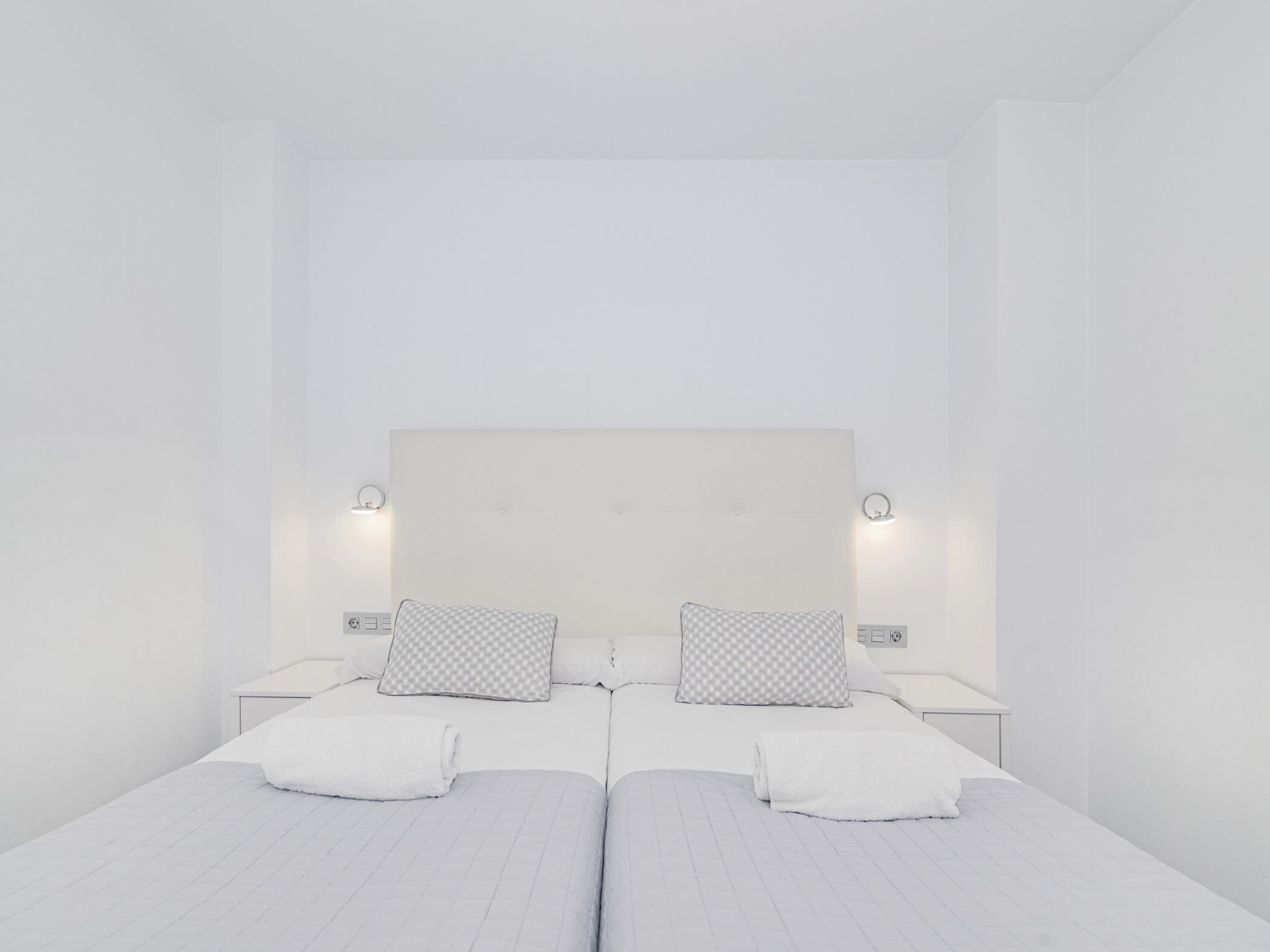 1 chambre, fer et planche à repasser, Internet, draps fournis