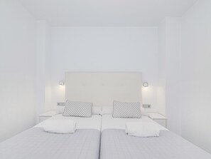 1 bedroom, iron/ironing board, Internet, bed sheets - Spacious and modern Apartment with free parking in the heart of Granada 10 (Granada)