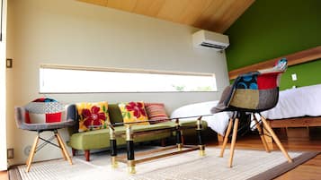 Kamar Twin Deluks (Kouri Blue Twin) | Didekorasi berbeda-beda dan dilengkapi dengan perabotan berbeda-beda