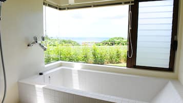 Kouri Blue Twin | Deep soaking bathtub