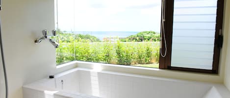 Kouri Blue Twin | Deep soaking bathtub