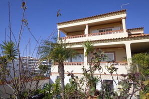 Front of property - B47 - Walkway Beachview Place (Lagos)