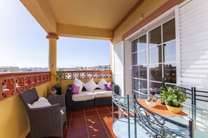 Apartment, 2 Schlafzimmer, Meerblick | Terrasse/Patio