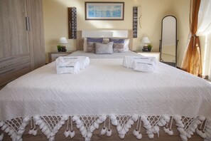 Apartment, 2 Bedrooms, Sea View | 2 bedrooms, cribs/infant beds, free WiFi, bed sheets - B47 - Walkway Beachview Place (Lagos)
