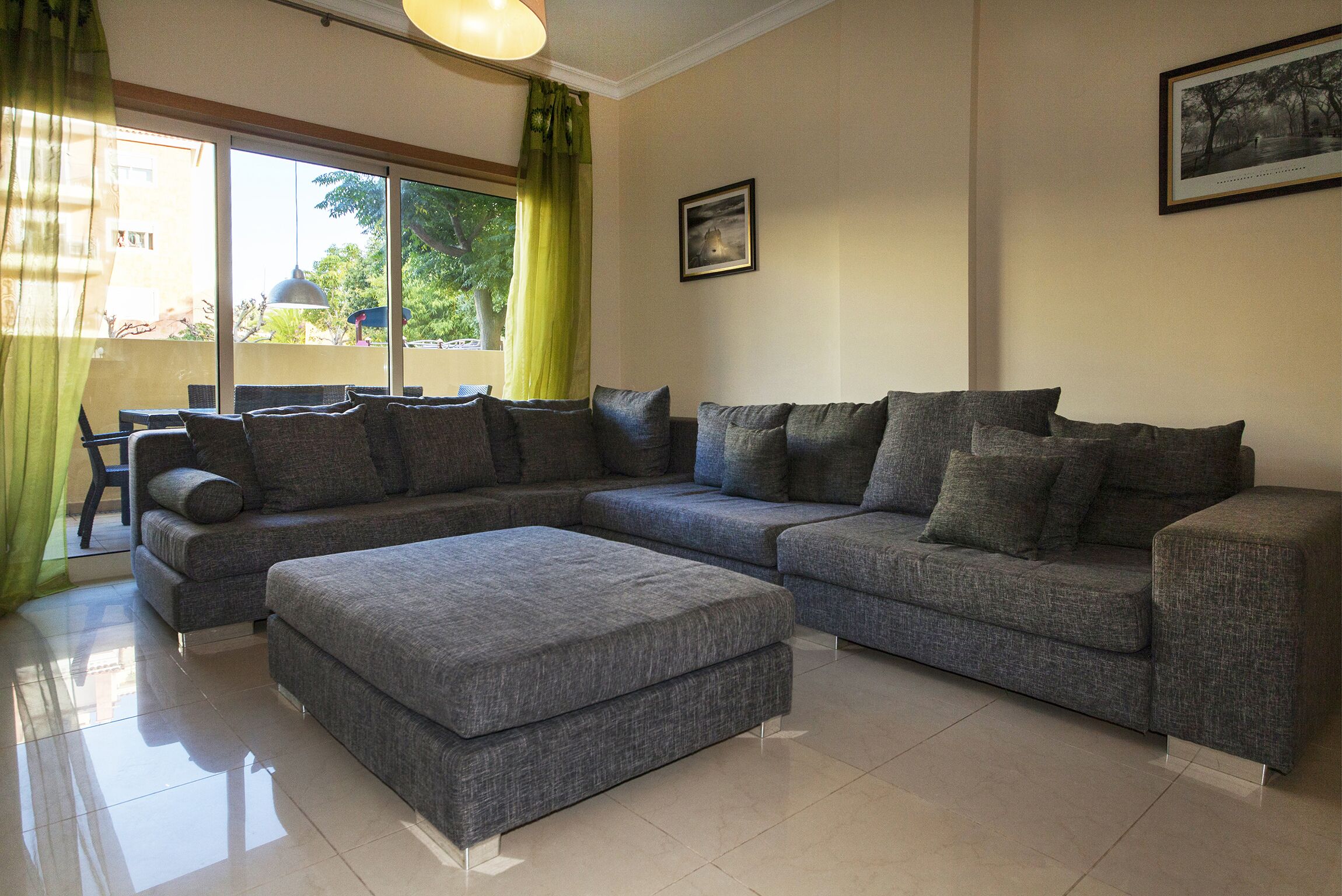 Appartement, 3 slaapkamers | Woonruimte | Flatscreentelevisie