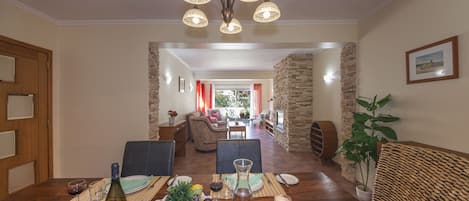 Villa, 3 soverom | Spiseområde på rommet