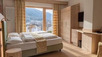 Chambre Double | Coffres-forts dans les chambres, bureau, Wi-Fi gratuit, draps fournis