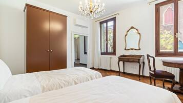 3 Schlafzimmer, Schreibtisch, Bügeleisen/Bügelbrett, WLAN