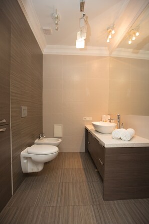 Sèche-cheveux, chaussons