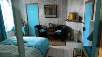 1 bedroom, travel crib, WiFi