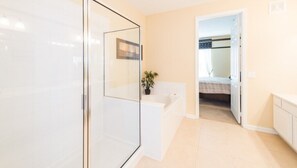 Condo | 3 bedrooms, free WiFi - Premium Lake View Condo [cdc Compliant] 1002 (Orlando)