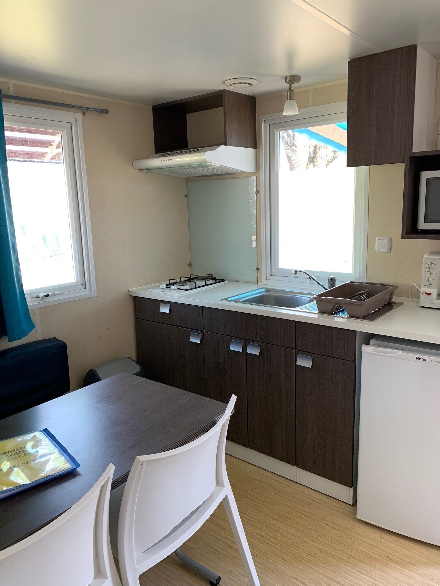 Classic Mobile Home | Private kitchen | Fridge, microwave, stovetop, coffee/tea maker