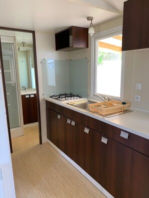 Classic Mobile Home | Private kitchen | Fridge, microwave, stovetop, coffee/tea maker