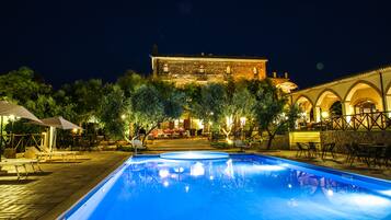 Piscine extérieure (ouverte en saison)