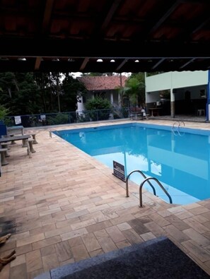 Piscina coperta, piscina all'aperto