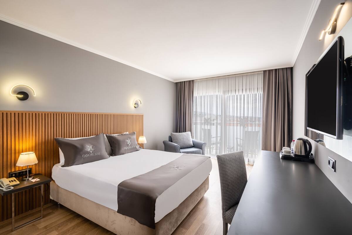 In-room safe, laptop workspace, free WiFi, bed sheets
