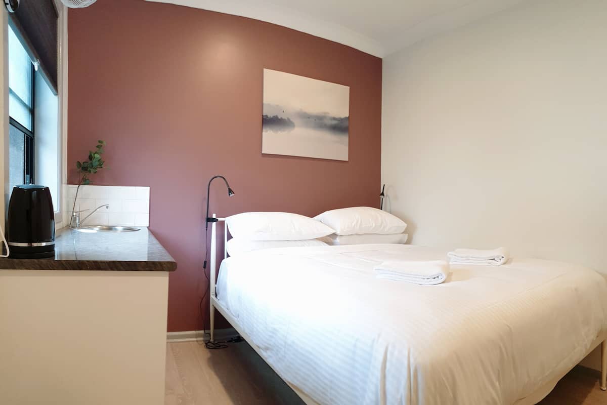 Comfort Room, 1 Queen Bed