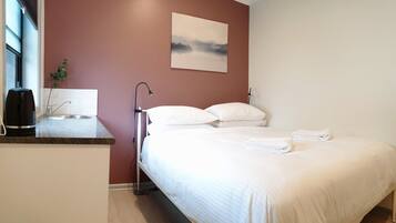 Comfort Room, 1 Queen Bed | Free WiFi