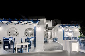 Property entrance - Carlos Pension (Santorini)