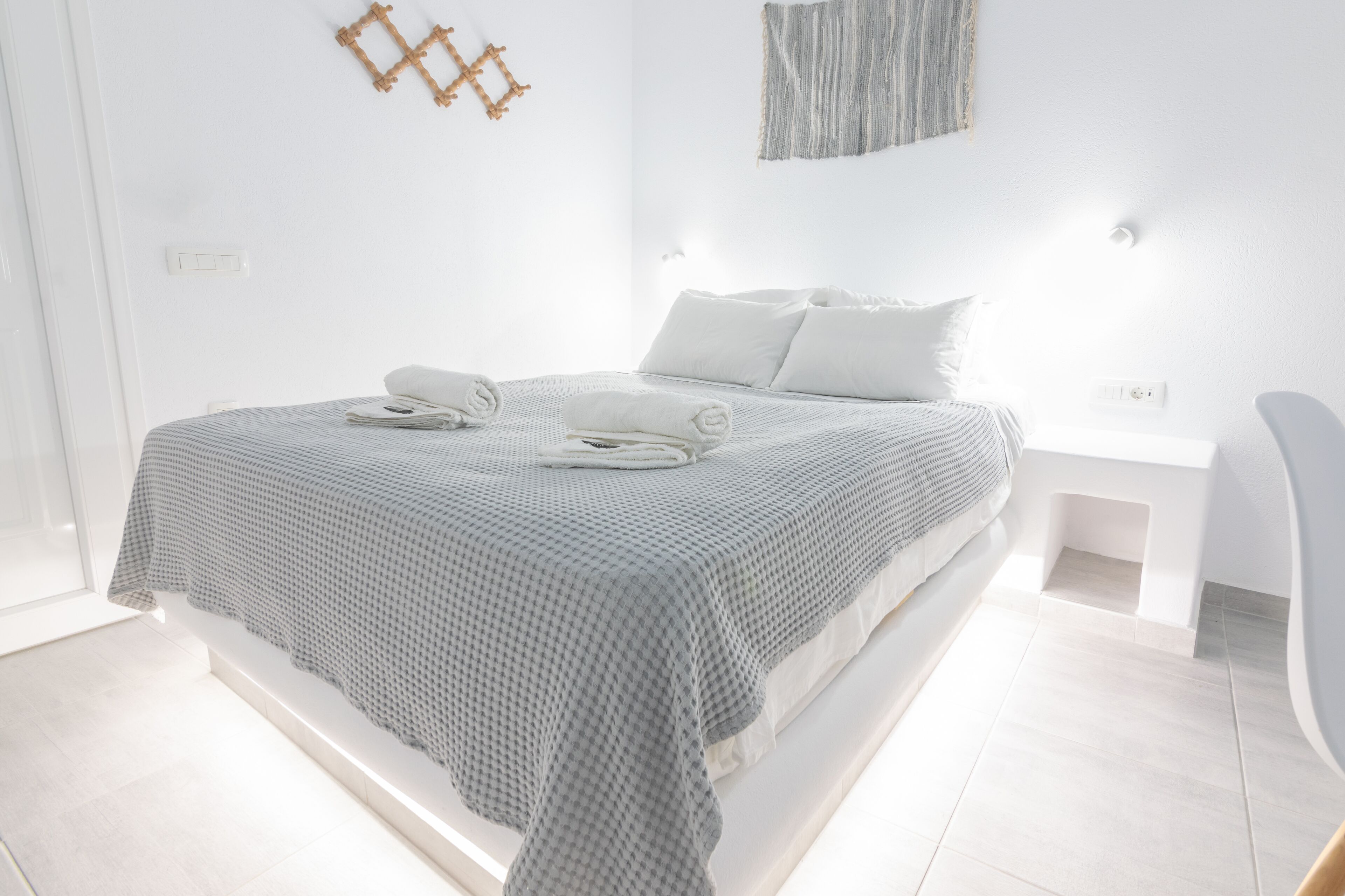 Habitación doble superior | Caja de seguridad en la habitación y tabla de planchar con plancha 