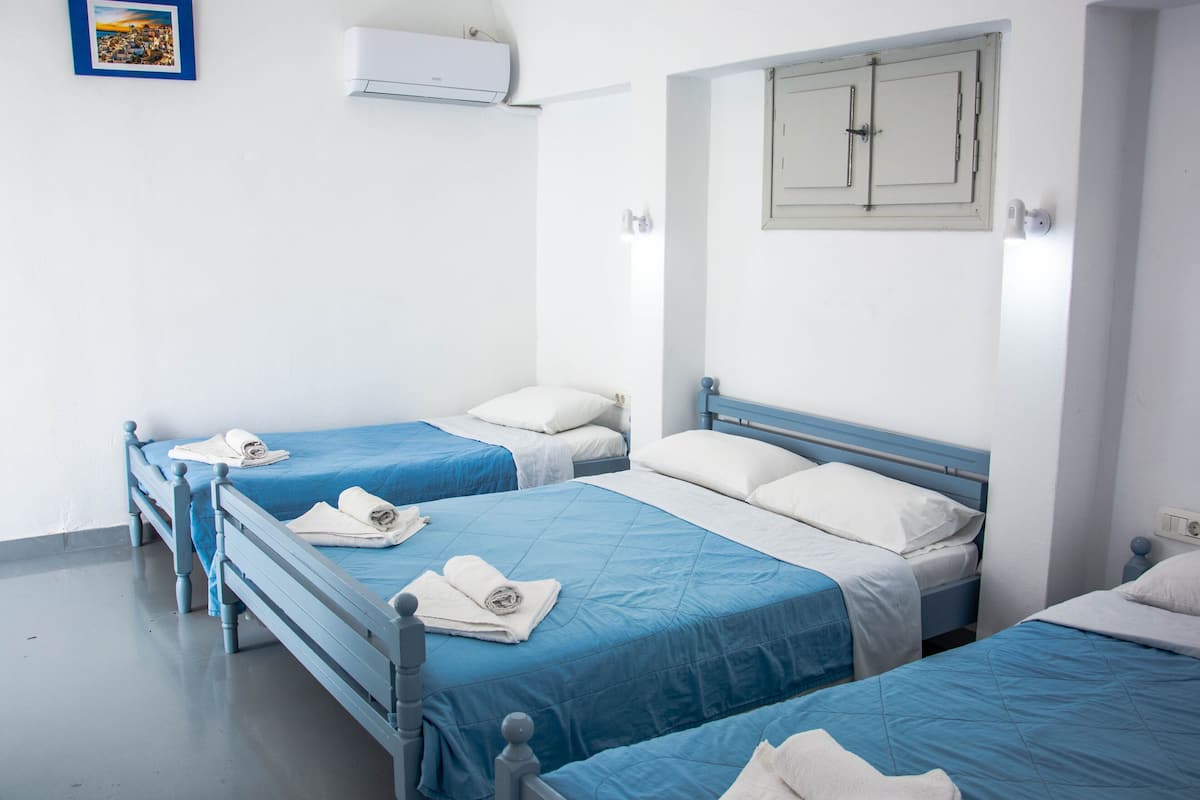 Quarto família | Cofres nos quartos, ferros/tábuas de passar roupa, berços grátis
