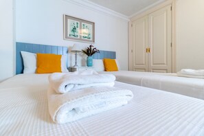 2 habitaciones, tabla de planchar con plancha, cuna de viaje y wifi 