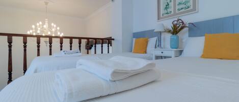 2 slaapkamers, een strijkplank/strijkijzer, reisbedje, wifi