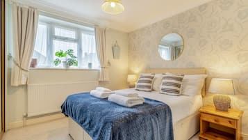 3 bedrooms, iron/ironing board, WiFi, bed sheets