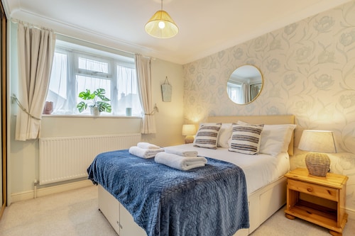Cornerways by Bloom Stays - family home in City centre, ideal for exploring Canterbury