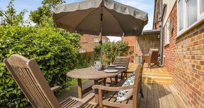 Cornerways by Bloom Stays - family home in City centre, ideal for exploring Canterbury