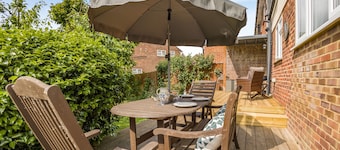 Cornerways by Bloom Stays - family home in City centre, ideal for exploring Canterbury