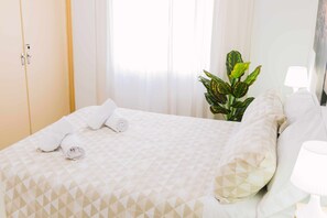 3 عدّة غرف نوم ومكواة/لوح كي وواي فاي مجانًا وملاءات أسرّة