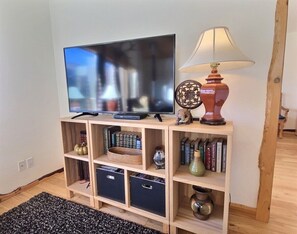 Interior - `Elk Ridge` | Hot tub, Wifi, Roku, Close to town. (Packwood)
