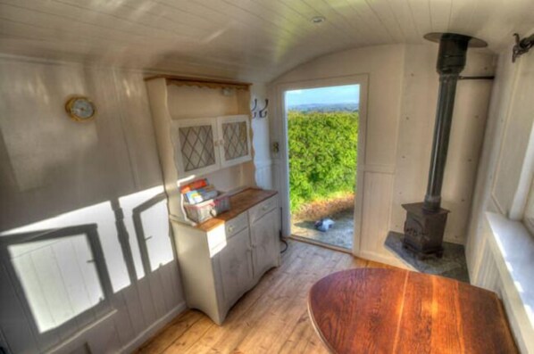 Romantic Cabin | 1 bedroom, bed sheets - Caban Dan Ser - Glamping Under Stars (Mold)