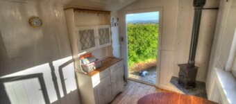 Caban Dan Ser - Glamping Under Stars