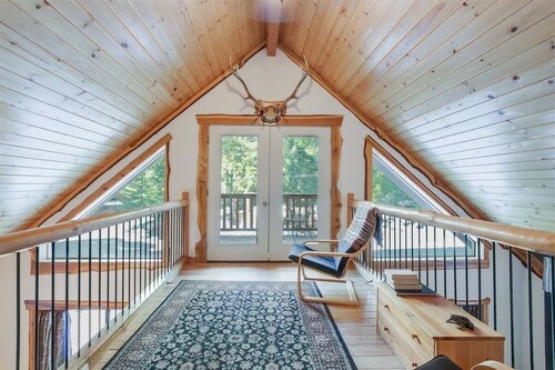 Bear Hideaway | Wi-fi, Hot tub, Wood Stove, BBQ