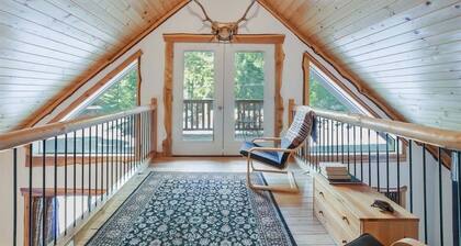 Bear Hideaway | Wi-fi, Hot tub, Wood Stove, BBQ