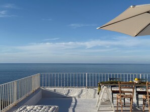 Outdoor dining - L'Agave, villa in Salina (Malfa)