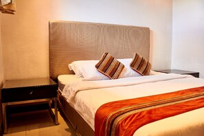 Family Room, Shared Bathroom | Desk, laptop workspace, iron/ironing board, free WiFi - Cedar Place (Blantyre)