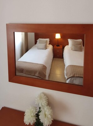 2 bedrooms, iron/ironing board, WiFi, bed sheets - 2 bedrooms sleeps 4/6 Apartments Cabrita (Albufeira)