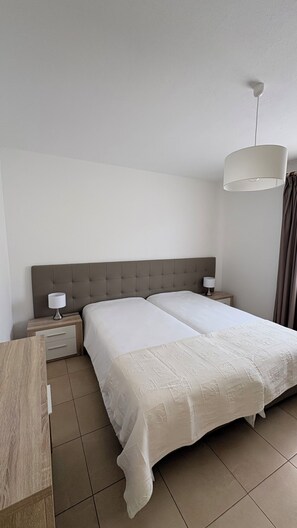 2 chambres, fer et planche à repasser, Wi-Fi, draps fournis