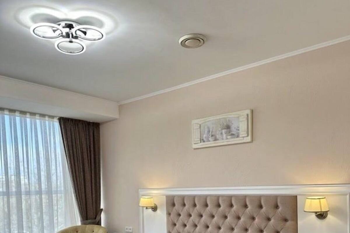 Zimmersafe, Schreibtisch, schallisolierte Zimmer, Bügeleisen/Bügelbrett