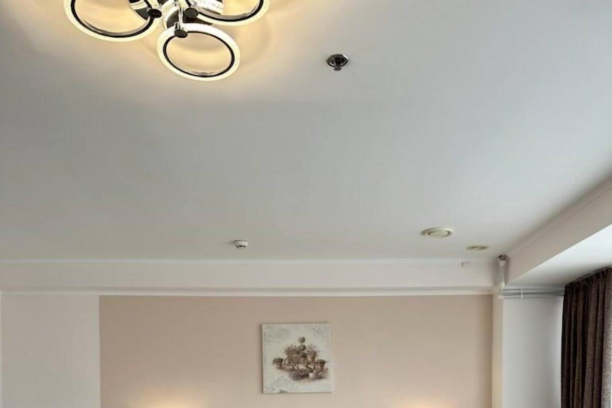Zimmersafe, Schreibtisch, schallisolierte Zimmer, Bügeleisen/Bügelbrett