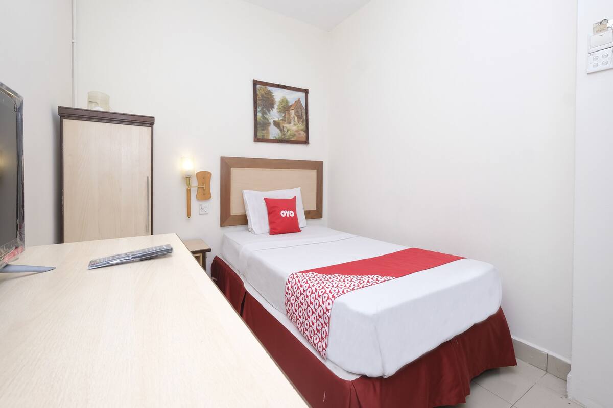 Deluxe Single Room | Free WiFi, bed sheets